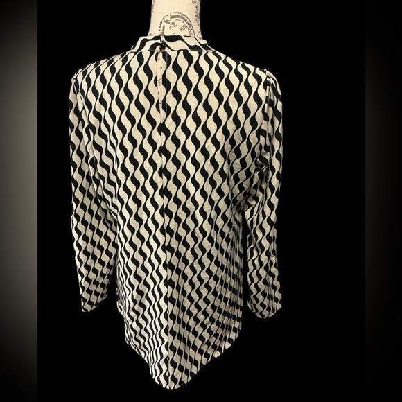SHEIN Black and White Geometric Blouse Medium - Picture 3 of 6